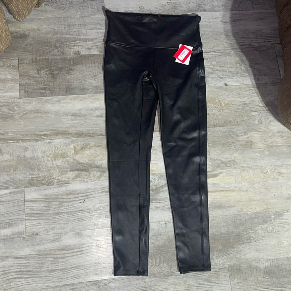 SPANX NWT Faux Leather Legging Large